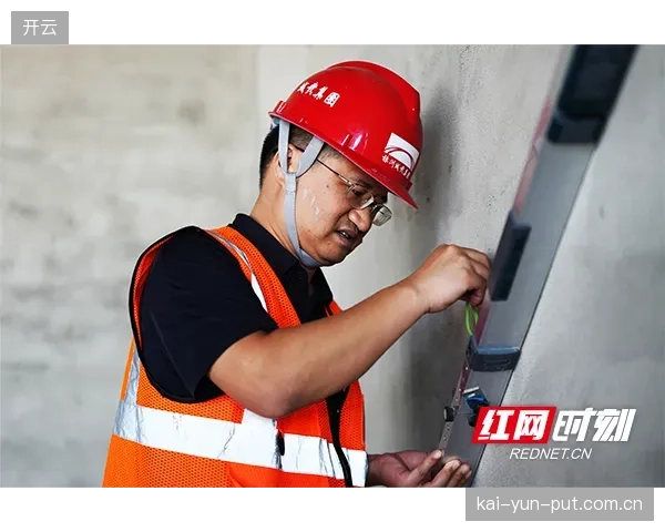 特奥需在高温下控制前插频率，确保左路防守区域不留空当